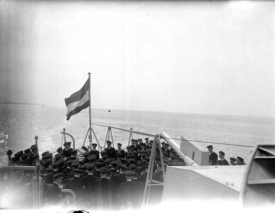 Toespraak Schout-bij-nacht J.J.L. Willinge op een vaartuig van de Koninklijke Ma, Bestanddeelnr 902-2808