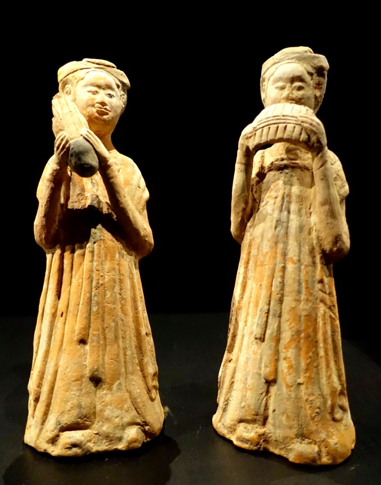 Tomb figurines of two women, China, Tang dynasty, 618-906 AD, glazed earthenware - Östasiatiska museet, Stockholm - DSC09588