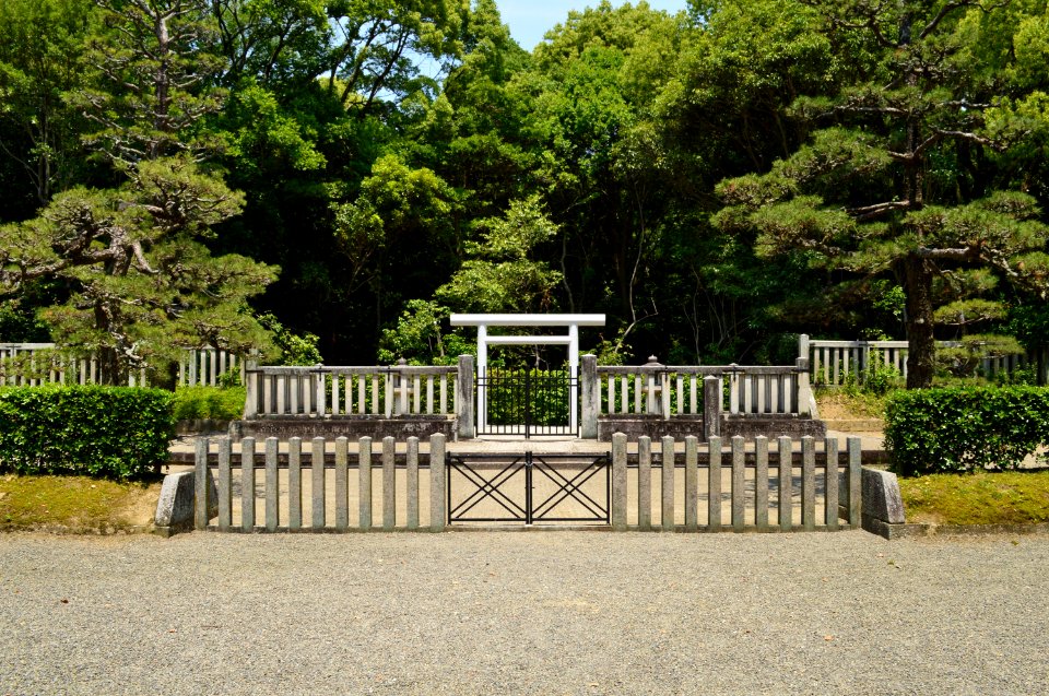 Tomb of Emperor Suizei, haisho