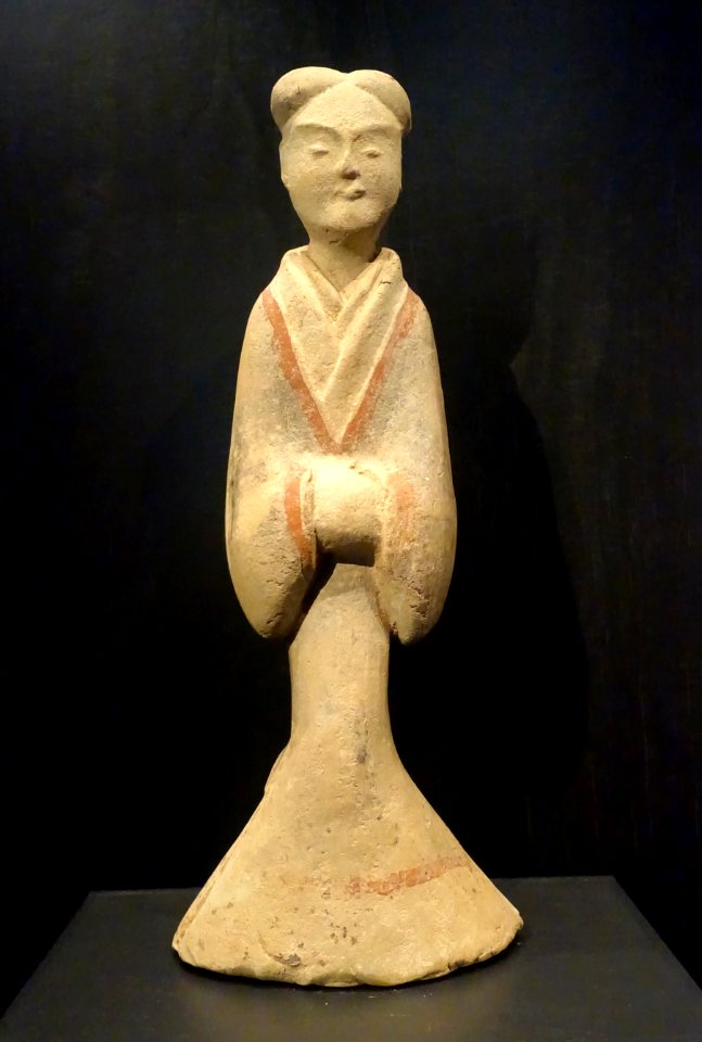 Tomb figurine of a woman, China, Han dynasty, 206 BC to 220 AD, earthenware with traces of paint - Östasiatiska museet, Stockholm - DSC09530