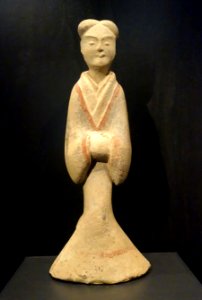Tomb figurine of a woman, China, Han dynasty, 206 BC to 220 AD, earthenware with traces of paint - Östasiatiska museet, Stockholm - DSC09530