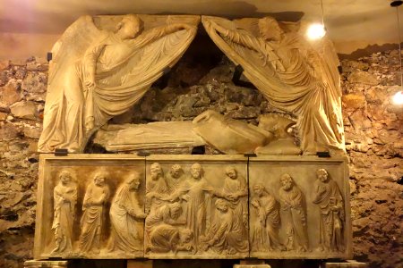 Tomb of Cardinal Luca Fieschi (1270-1336) , artists unknown, c. 1336, view 2 - Museo Diocesano (Genoa)- DSC01317