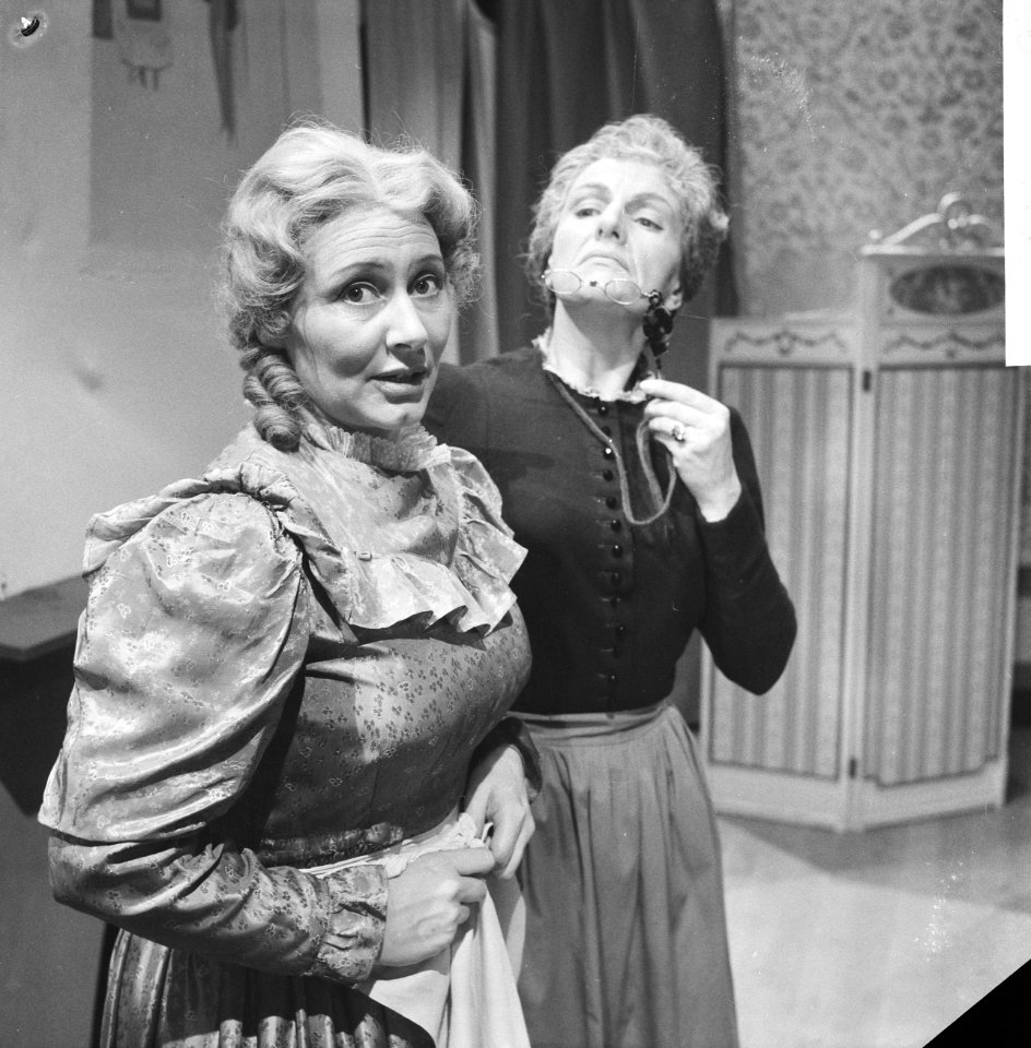Televisieopname Lets make an opera in Maranti. Nel Burbach en Lidy van der Vee, Bestanddeelnr 913-1008