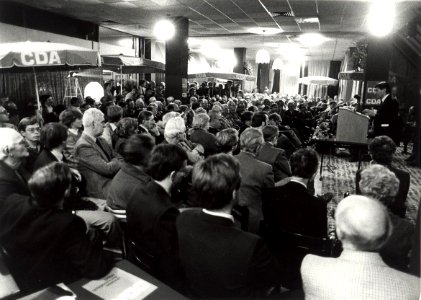 Toespraak van de minister-president Ruud Lubbers, tijdens een CDA-bijeenkomst. Aangekocht in 1984 van United Photos de Boer bv. - Gepubliceerd in het Haarlems Dagblad van 01.12.1983