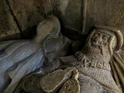 Tomb of knight and lady, Gloucester Cathedral 02