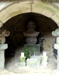 Tombs of Oe no Hiromoto, Shimazu Tadahisa and Mori Suemitsu - Kamakura, Kanagawa, Japan - DSC08417