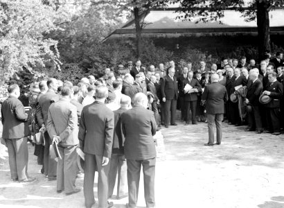 Toespraak door Baron Vaxelaire bij het leggen van de eerste steen voor het Belgi, Bestanddeelnr 255-8671