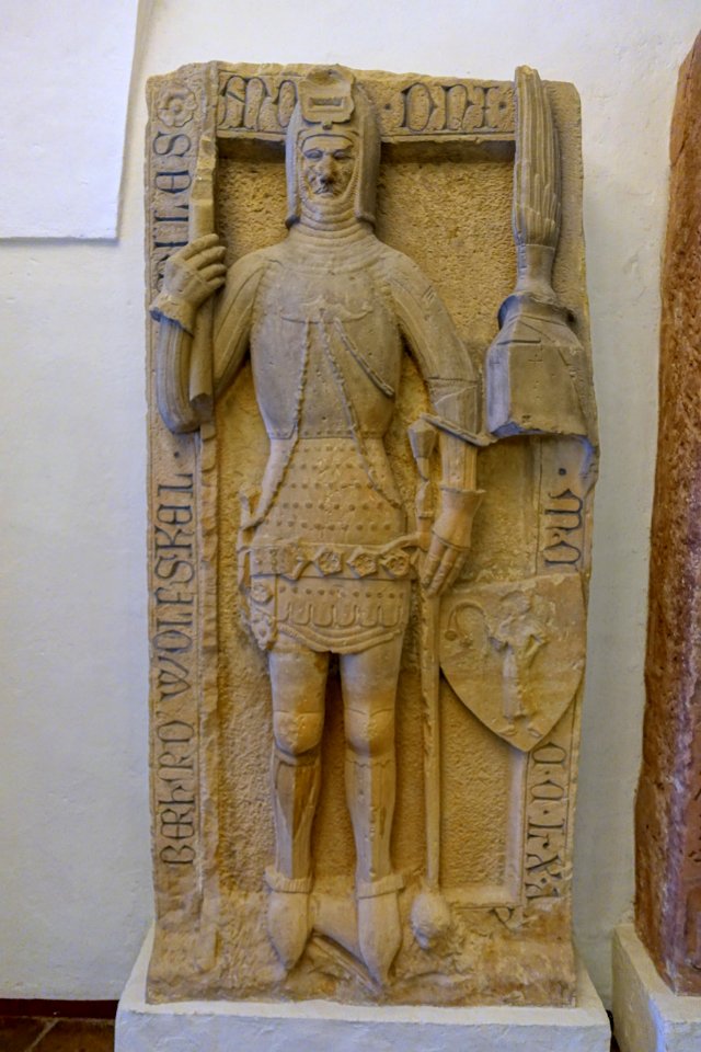 Tombstone for Eberhard von Wolfskeel, Franconia, probably Wurzburger Meister, c. 1380 - Mainfränkisches Museum - Würzburg, Germany - DSC05064