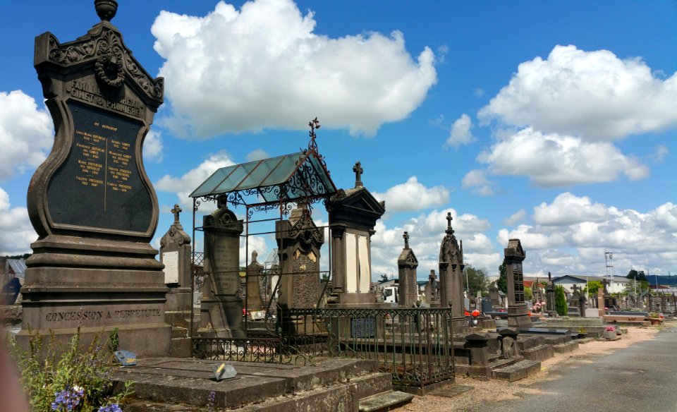 Tombe famille Beauparlant et autres tombes, cimetière de Vichy
