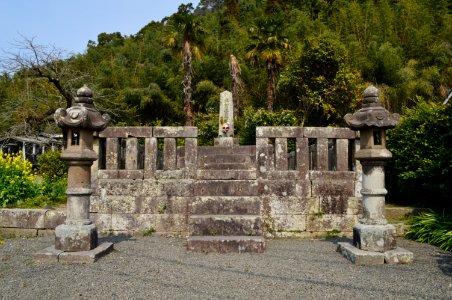 Tomb of Shimazu Yoshihisa in Tokujian-ato