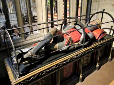 Tomb of Robert, Duke of Normandy, Gloucester Cathedral 03