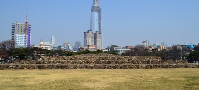 Tomb Three of Seoul Seokchon-dong Gobungun-2 photo