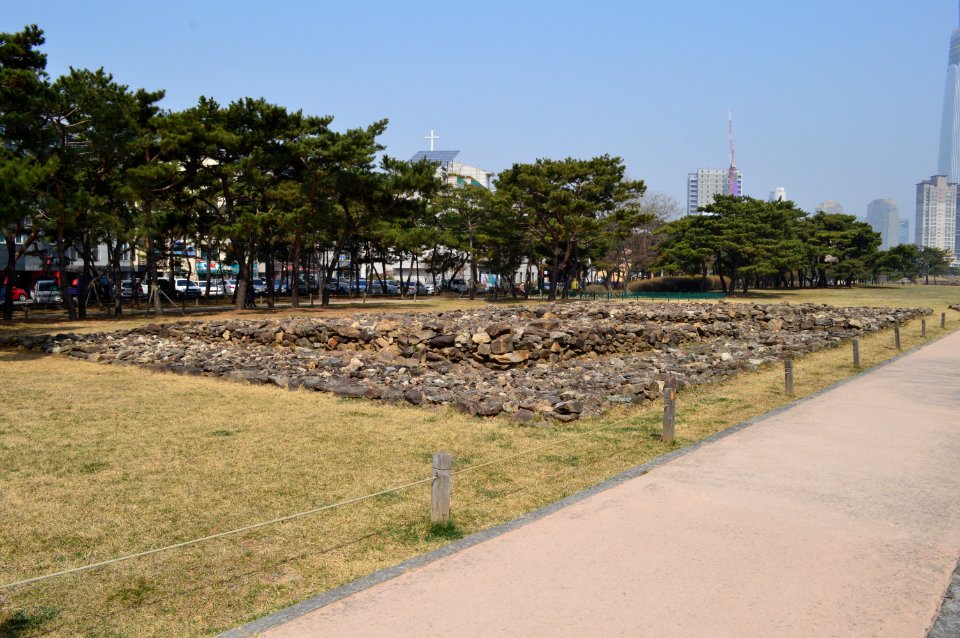 Tomb One of Seoul Seokchon-dong Gobungun