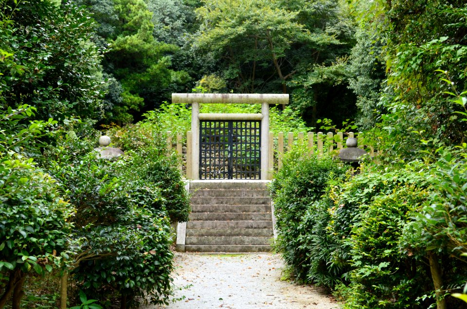 Tomb of Kamikushi-no-miko, haisho