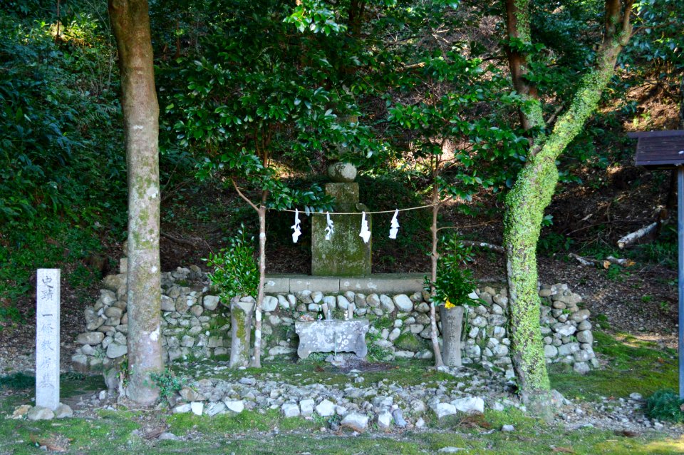 Tomb of Ichijo Norifusa