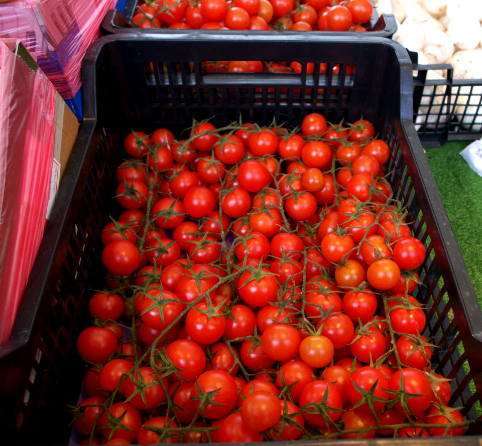 Tomates cerises au marché