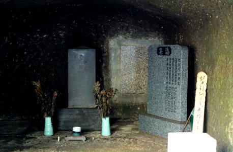 Tomb - Jufukuji - Kamakura, Kanagawa, Japan - DSC07997