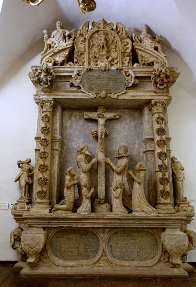 Tombstone for Valentin Echter von Mespelbrunn and family, by Julius Emes, 1615 - Mainfränkisches Museum - Würzburg, Germany - DSC05059