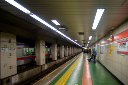 Tokyo Higashi-Nihombashi station 2019-04