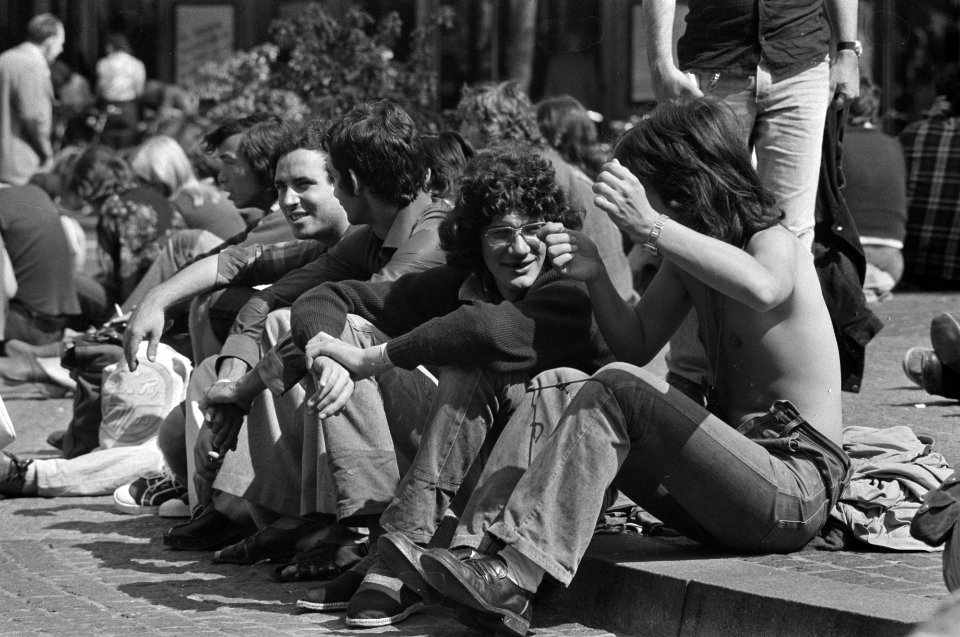 Toeristen in Amsterdam, op de Dam, Bestanddeelnr 927-3744