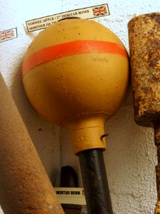 Toffee Apple 2inch Mortar Bomb, Musée Somme 1916, pic-023