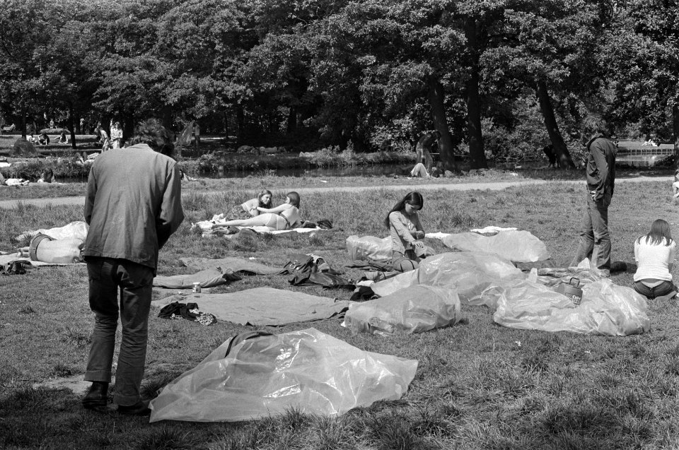 Toeristen in Amsterdam, in Vondelpark, Bestanddeelnr 927-3742