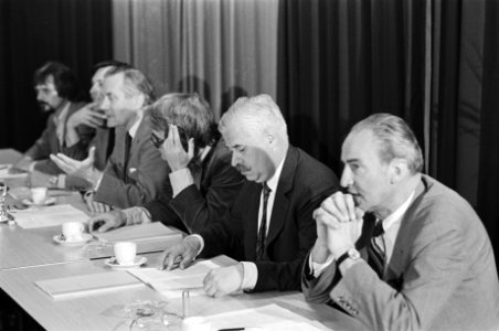 Toelichting op rapport van de Adviescommissie inzake het industriebeleid v.l.n., Bestanddeelnr 931-5284