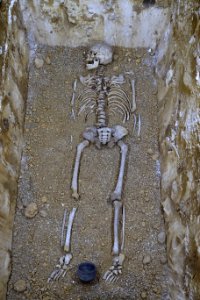 Tomb 142, woman with funerary items, mid 6th century AD - Cinquantenaire Museum - Brussels, Belgium - DSC08746