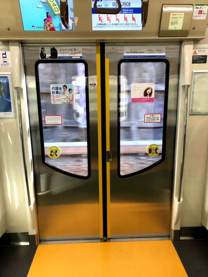 Toei 5500 doors inside 20191130