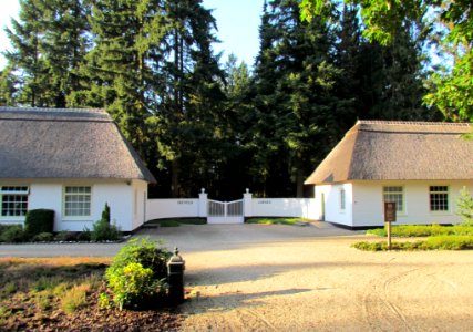 Toegangspoort Ereveld Loenen