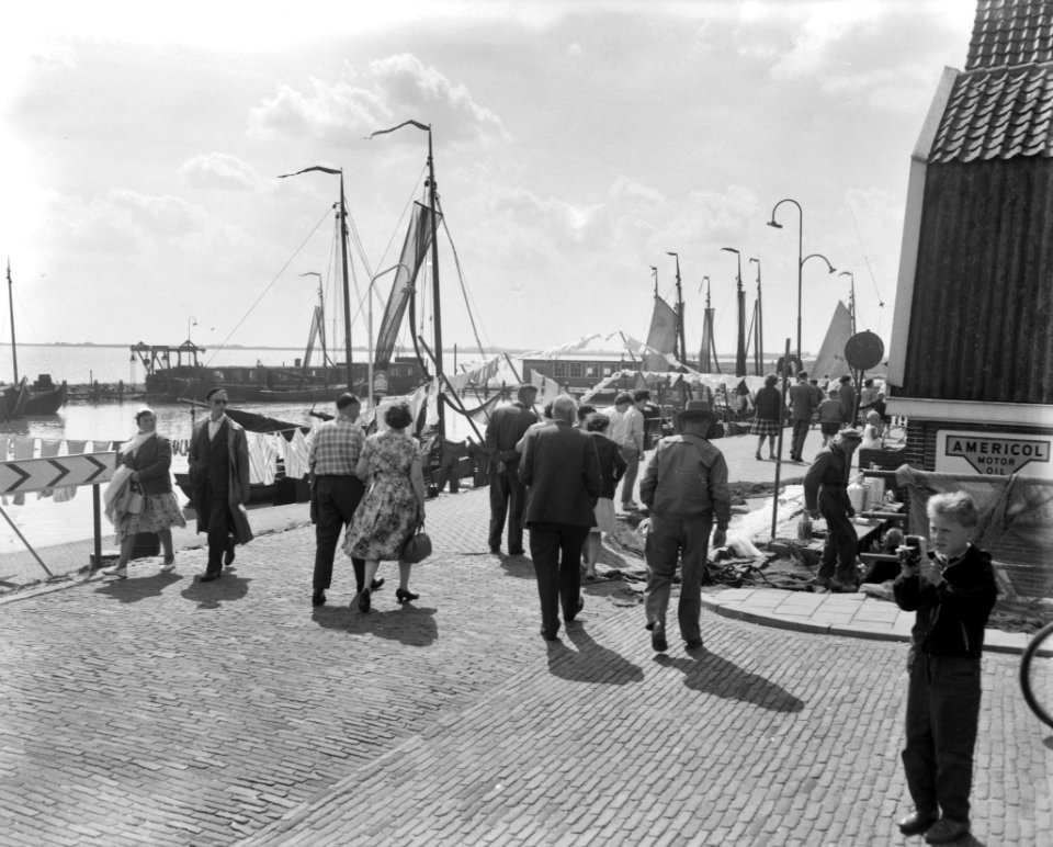 Toeristeninvasie in Volendam, Bestanddeelnr 911-5046