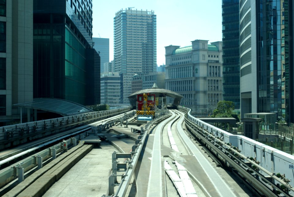 Tokyo Shiodome station tracks 2019-04
