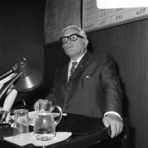Toespraken, directeuren, luchtvaartmaatschappijen, Wal, G. van der, Bestanddeelnr 922-6074