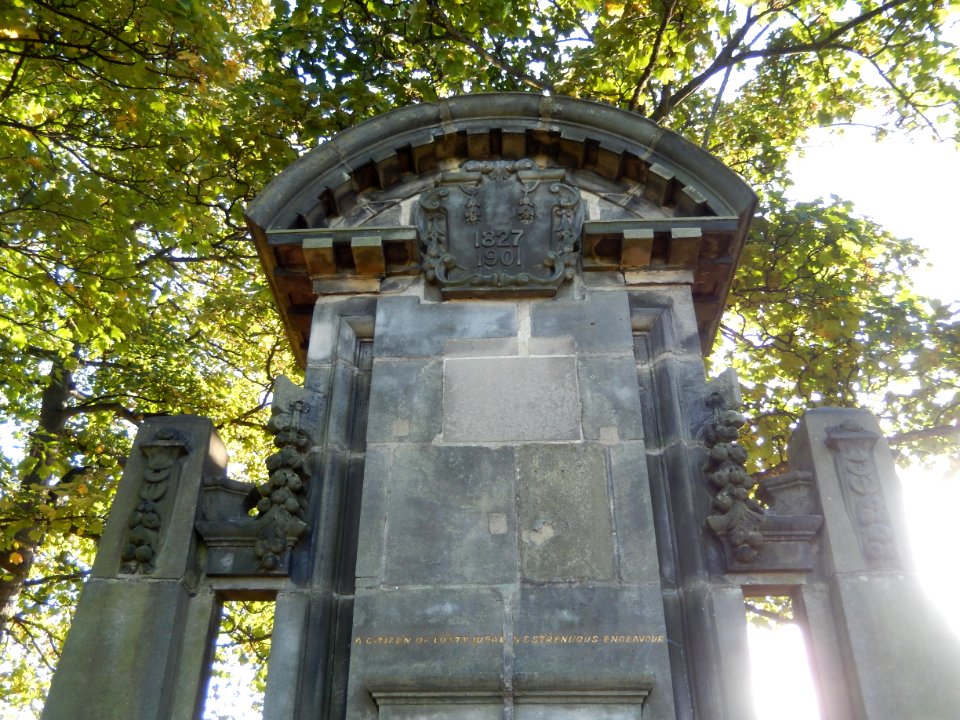 Top half of Clayton road fountain