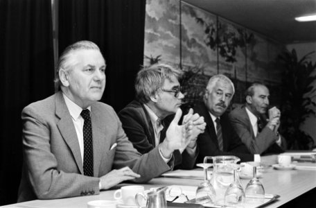 Toelichting op rapport van de Adviescommissie inzake het industriebeleid v.l.n., Bestanddeelnr 931-5282