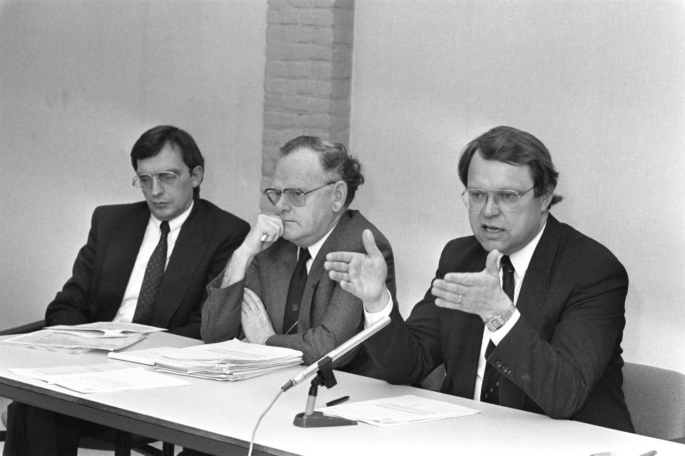 Toelichting werkzaamheden Parlementaire Enquetecommissie Bouwsubsidies door voor, Bestanddeelnr 933-8954
