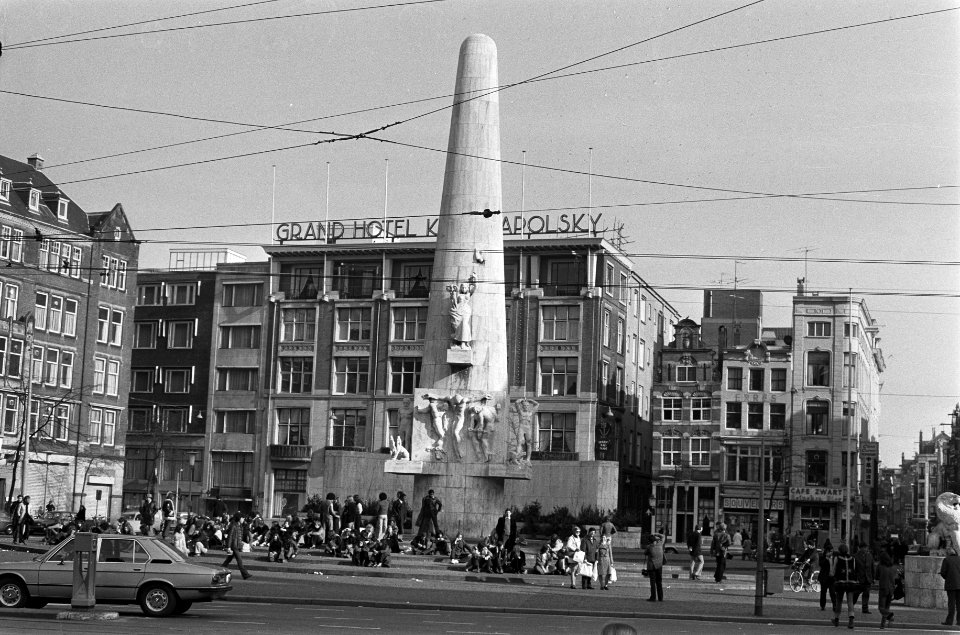 Toeristen op Dam in Amsterdam, Bestanddeelnr 926-2715