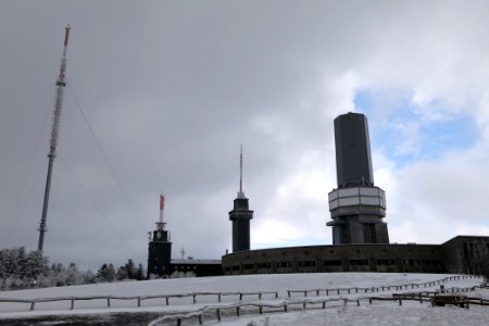 Top of Großer Feldberg with snow 2021-04-06 25