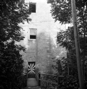 Toegangsdeur in de toren van burcht Jagsthausen, Bestanddeelnr 254-3202