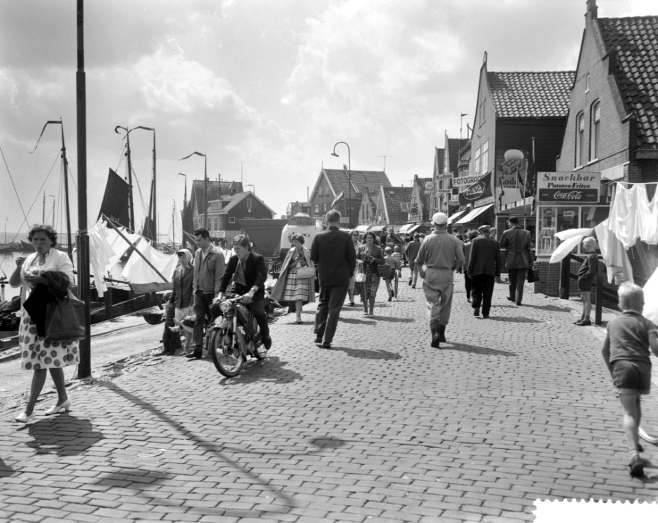 Toeristeninvasie in Volendam, Bestanddeelnr 911-5048
