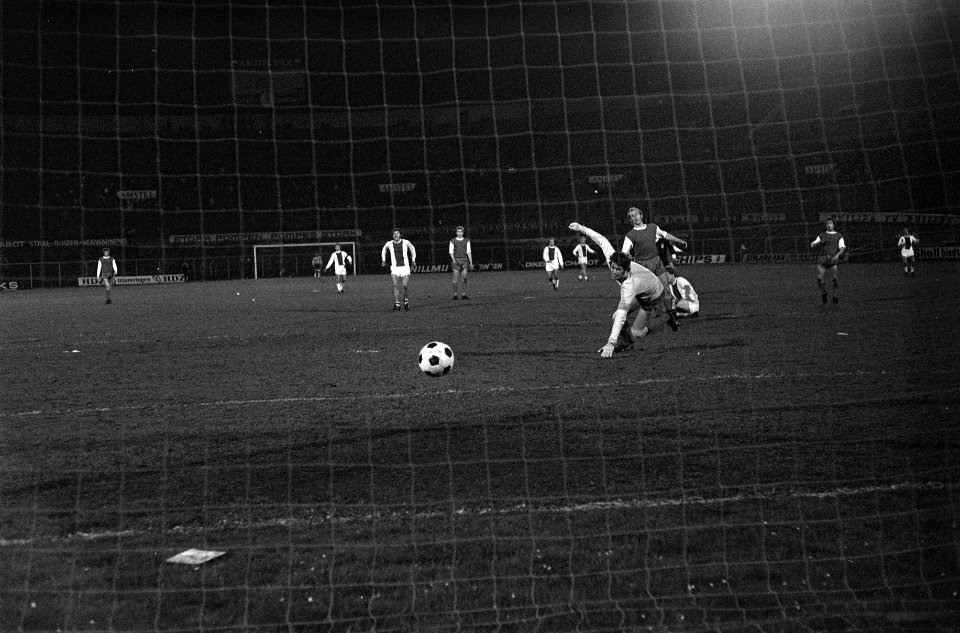 Tom Søndergaard (Ajax) scoort 1-2, Bestanddeelnr 923-4599