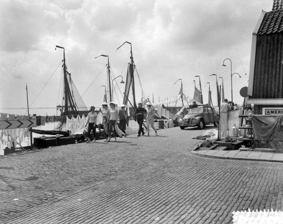 Toeristeninvasie in Volendam, Bestanddeelnr 911-5045