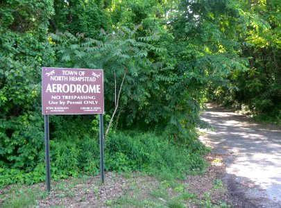 ToNH Aerodrome sign W Shore Rd jeh