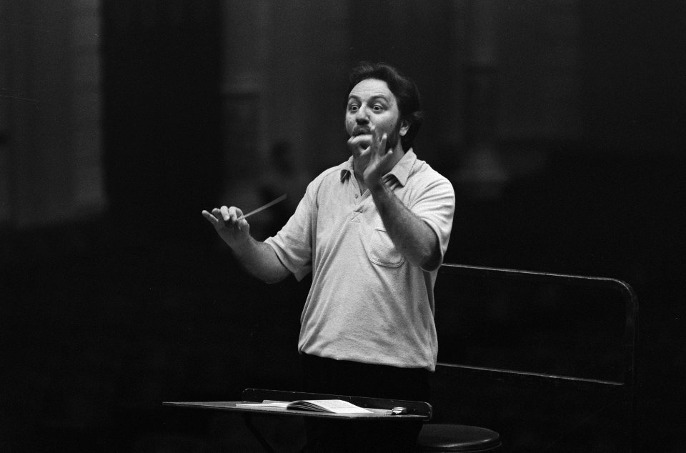 Toekomstig dirigent Riccardo Chailly van het Concertgebouworkest repeteert voor , Bestanddeelnr 933-7273