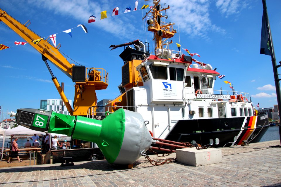 Tonnenleger Nordergründe mit Tonne, Seestadtfest 2018 in Bremerhaven