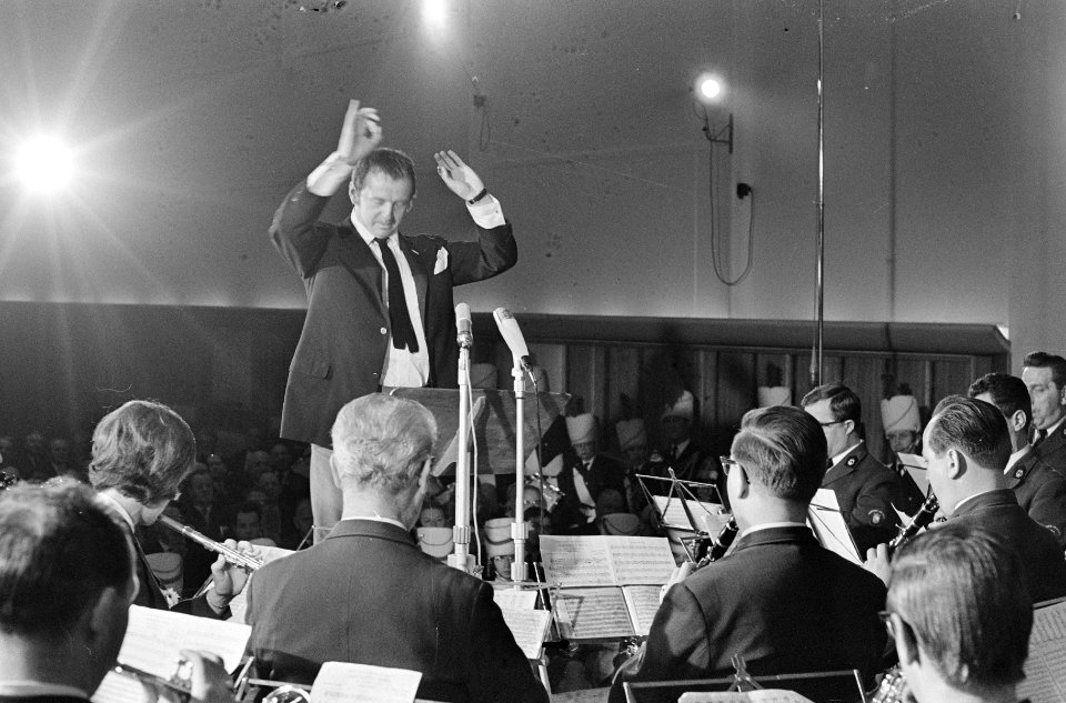 Toon Hermans dirigeerde Utrechts Harmonie-orkest, Bestanddeelnr 919-8647