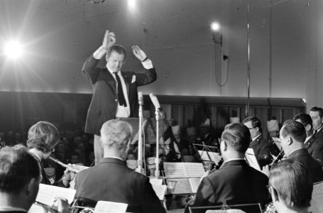 Toon Hermans dirigeerde Utrechts Harmonie-orkest, Bestanddeelnr 919-8647