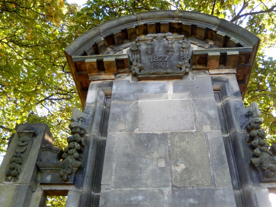 Top of Clayton road fountain