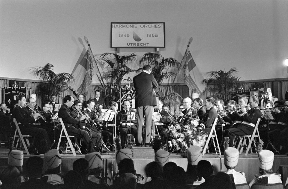 Toon Hermans dirigeerde Utrechts Harmonie-orkest, overzichten, Bestanddeelnr 919-8653