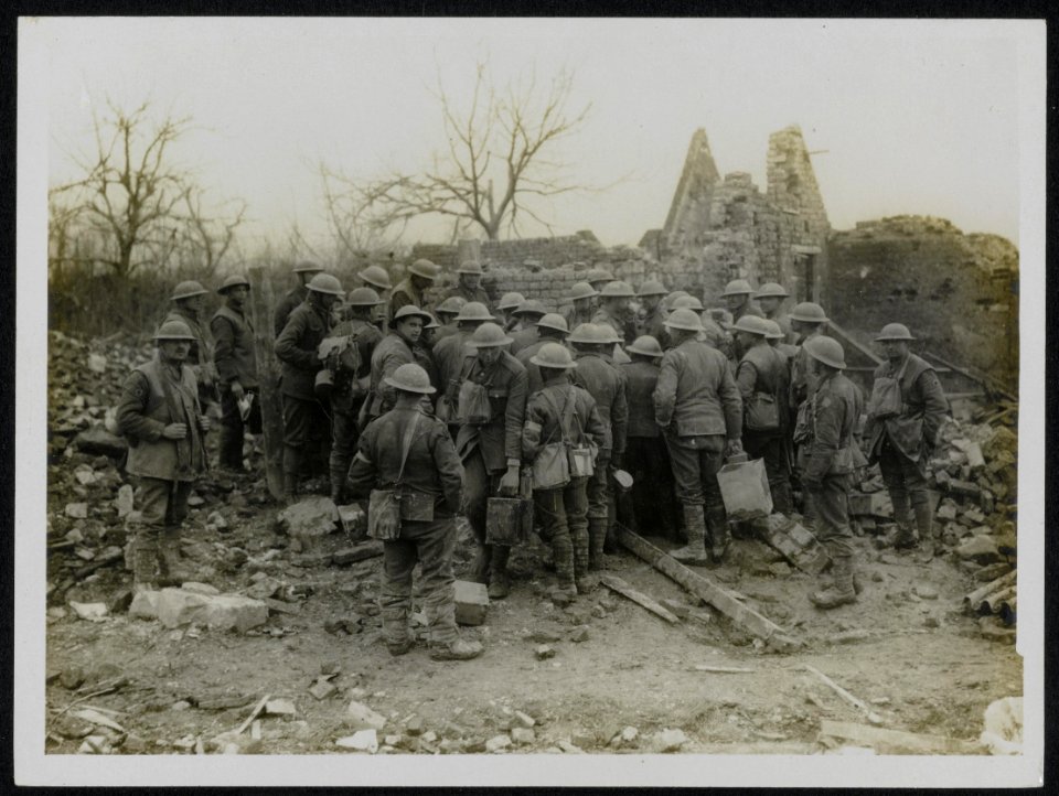 Tommies at a well, Bestanddeelnr 158-0258